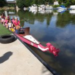 Frauen im Drachenboot am Neckar